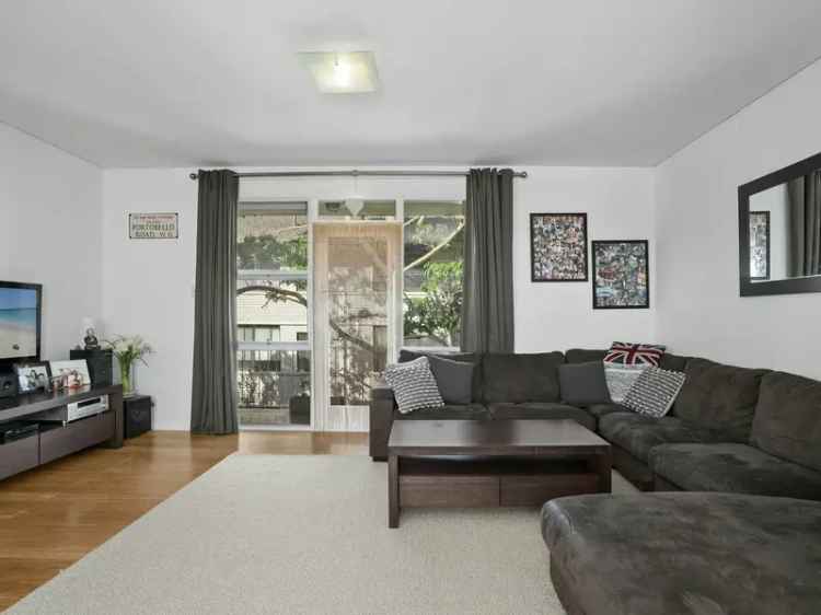 Modern 2-Bedroom Apartment Near Narrabeen Beach