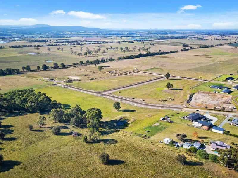 Buy Rural Property in Lindenow South with Level Block and Amenities