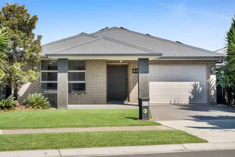Real Estate For Sale - 18 Newman Street - Spring Farm , NSW