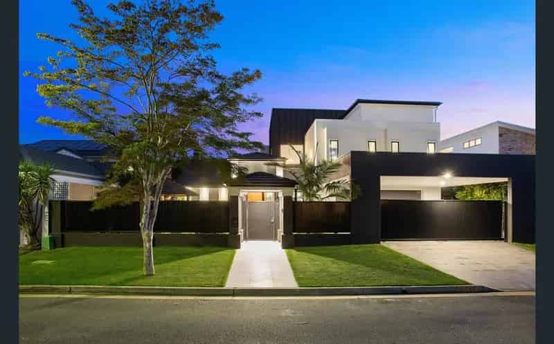 Rent Fully Furnished Masterpiece House in Sorrento with River Views