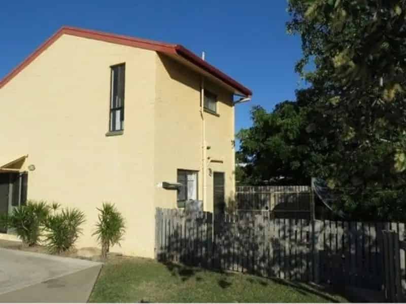 TOWNHOUSE IN GREAT LOCATION