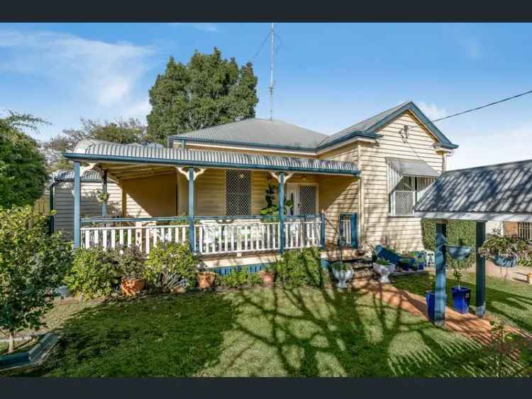 Charming Character Cottage Queenslander 3 Bed Family Home