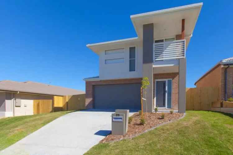 Modern Two Storey Family Home 4 Bed 2 Bath Double Garage Coomera