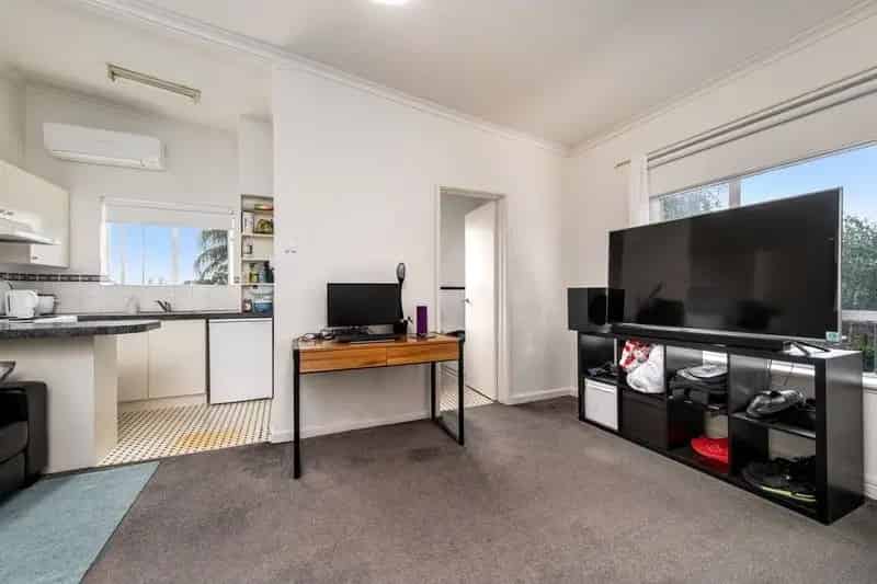 Enjoy the "Yarra Close" convenience