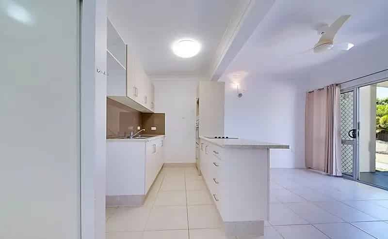 LOVELY LOWSET UNIT IN CENTRAL LOCATION