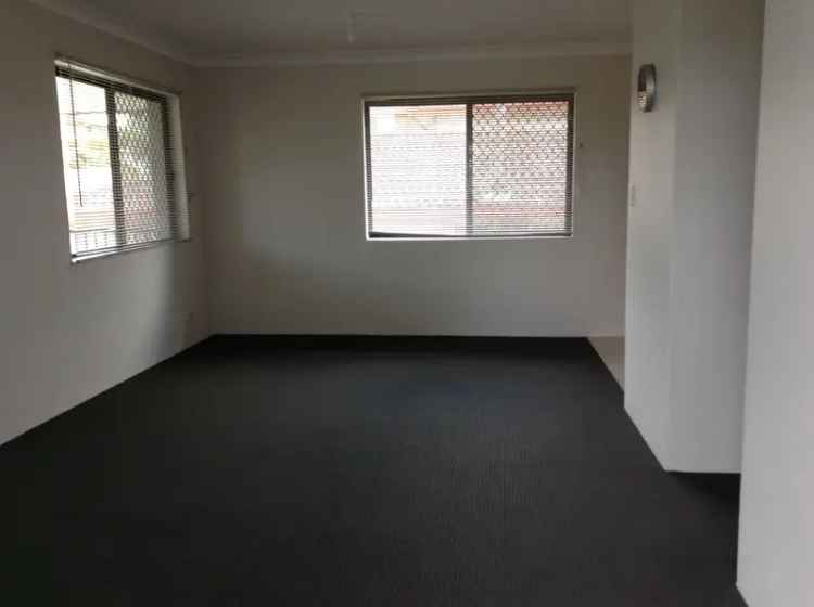 Macgregor 3 Bed Unit Near Schools Shops Transport