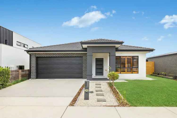 4 Bedroom 3 Bathroom Family Home Throsby ACT