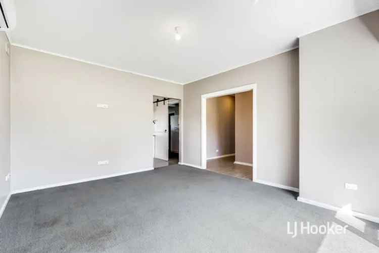 3 Bed 1 Bath House Craigmore Updated Kitchen Close to Shops