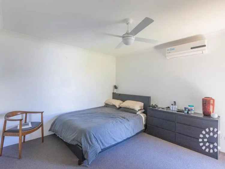 Maylands Townhouse Style Unit No Strata Fees 2 Bedrooms 2 Courtyards