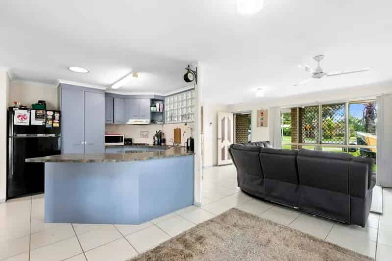 Quiet Cul-de-sac & Spacious backyard - A Fantastic Investment Opportunity