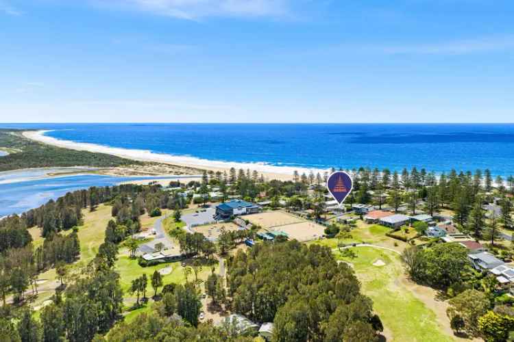 Beach House with Stunning Views Coila Lake Tuross Head