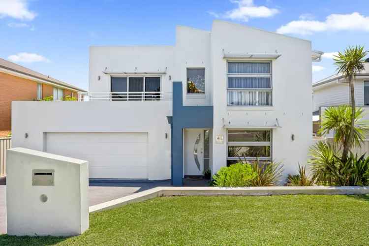 Luxury Modern Home in Shell Cove Near Beach and Marina