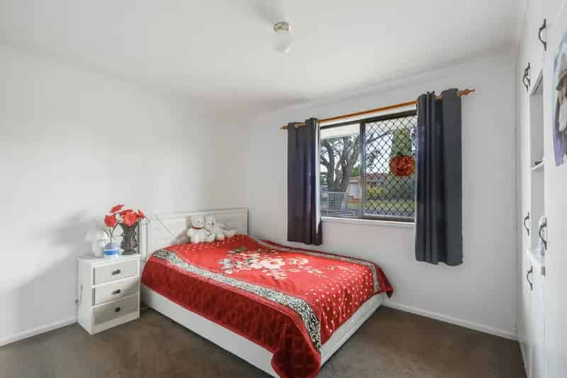 Single-level brick home close to the Uni