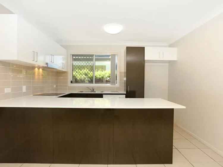 Buy Modern Townhouse in Helensvale with 4 Bedrooms and Low Maintenance Features