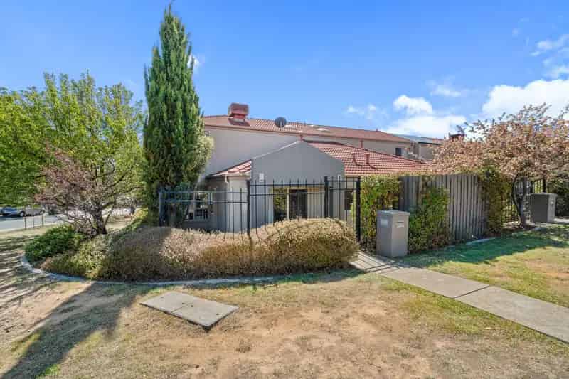 Buy townhouse in Carindale with 3 bedrooms and spacious courtyards