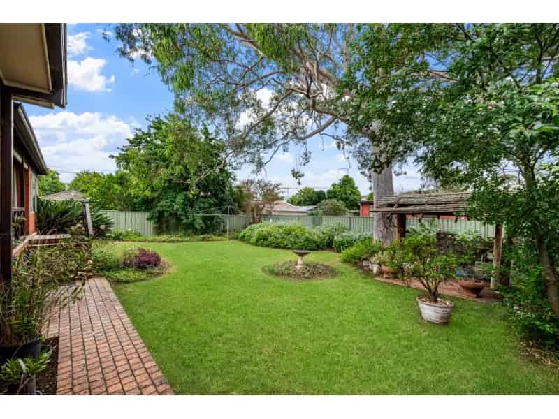 4 Bedroom Home In Prime Location!