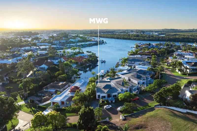 Luxury Waterfront Villa in Exclusive Sanctuary Cove