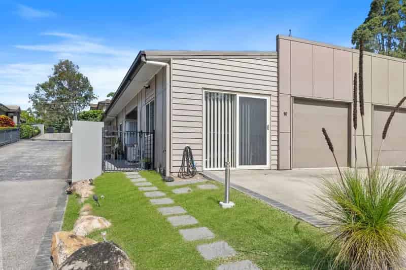 SINGLE LEVEL VILLA IN SECURE COMPLEX