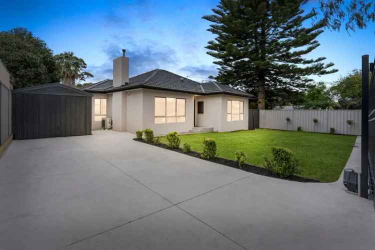 Auction Buy Renovated House in Noble Park with Family Features