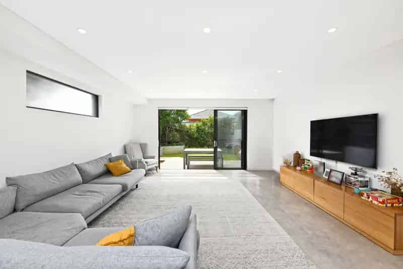 Contemporary Family Residence With North Facing Garden In A Sunny Corner Setting