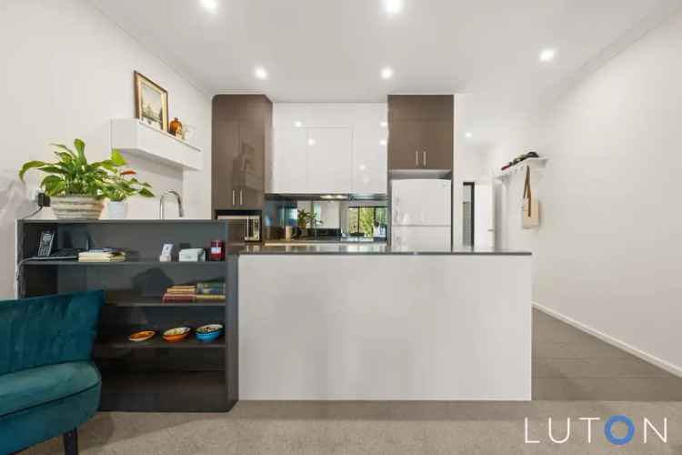 Desirable 4 Bedroom Townhouse Macquarie Modern Living