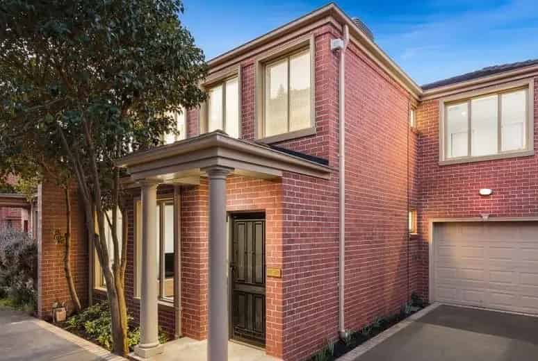 LOW MAINTENANCE LIVING IN A CENTRAL LOCATION (9 month agreement)