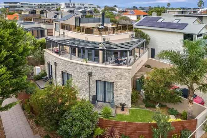 House For Sale , 196, Beach Road, Melbourne, Victoria