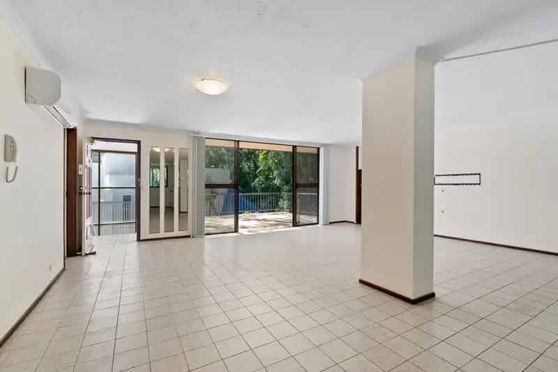 Bright, Creekside Living in the Heart of Currumbin