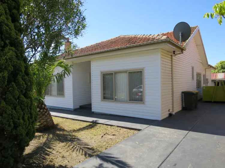 Renovated 4 Bed Home Near Oakleigh Central