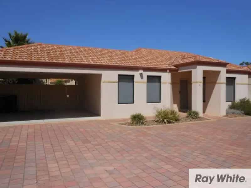 NEAT & TIDY VILLA IN GREAT LOCATION
