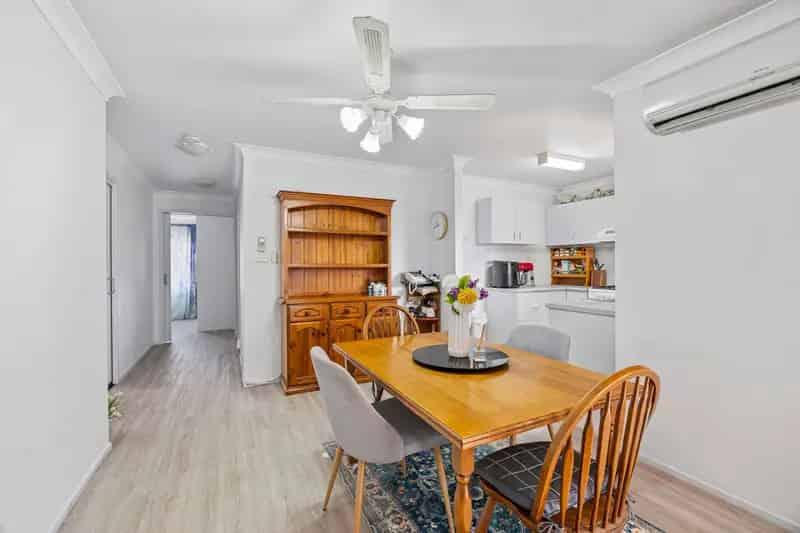 AN ORIGINAL CAMERON PARK HOME IN A QUIET LOCATION