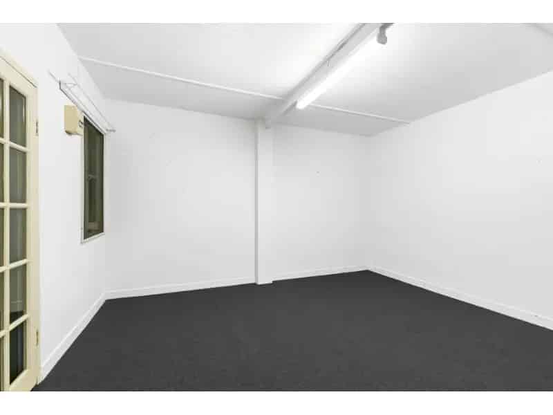 Spacious Paddington Apartment