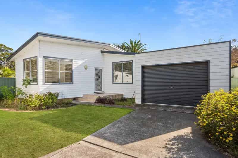 Absolute Waterfront Gem - Endless Potential on 2,042m²