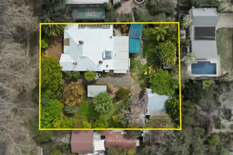 Buy House in Benalla with Potential for Renovation and Subdivision