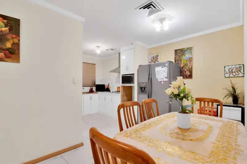 Rent a stylish house with 6 bedrooms and 3 bathrooms in Maddington