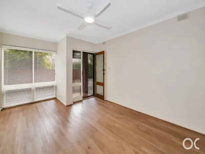 Stylish, Light-Filled Townhouse In Prime Hyde Park Location
