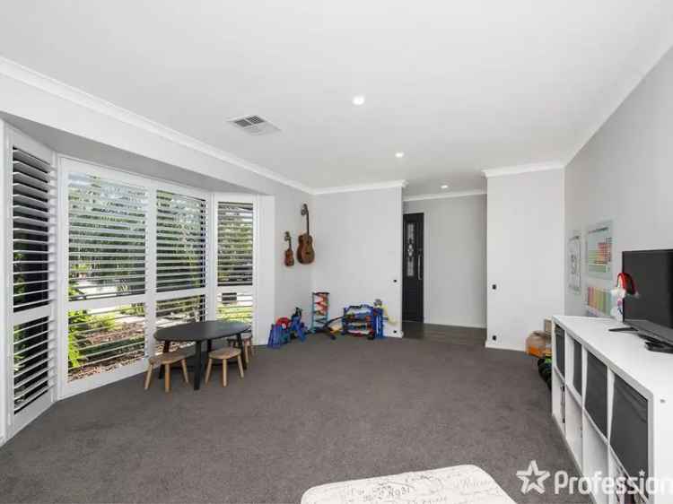 Stunning Modern Family Home in Byford