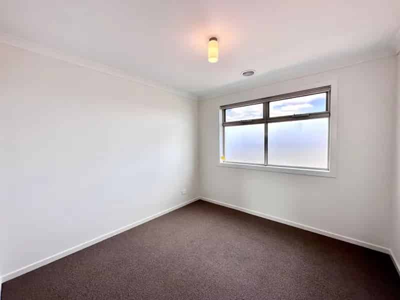 Rent Spacious 4 Bedroom House in Wyndham Vale with Light-Filled Lounge Areas