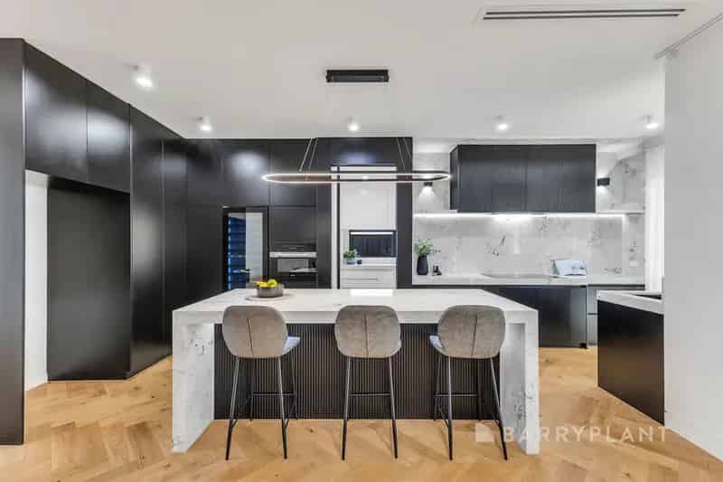 World Class Living in the Glen Waverley SC Zone!