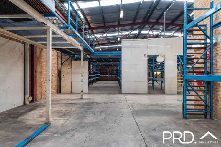 PRIME WAREHOUSE 697SQM - High Clearance, Ample Space, Great Access