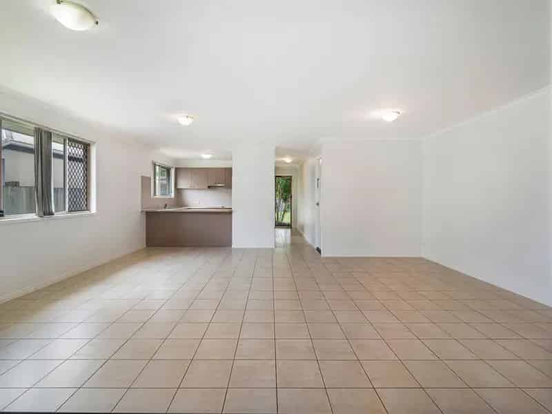 Vacant and Ready for you to Enjoy - Move in tomorrow!