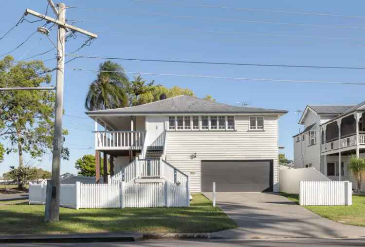 Queenslander Elegance Meets Modern Living Golf Course Views