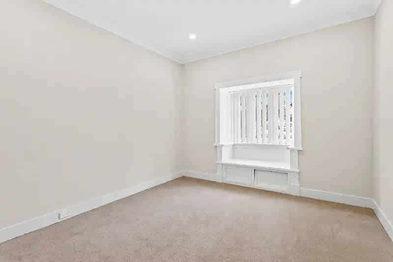 Lease Beautiful Double Brick Home in Brighton-le-Sands with Garden
