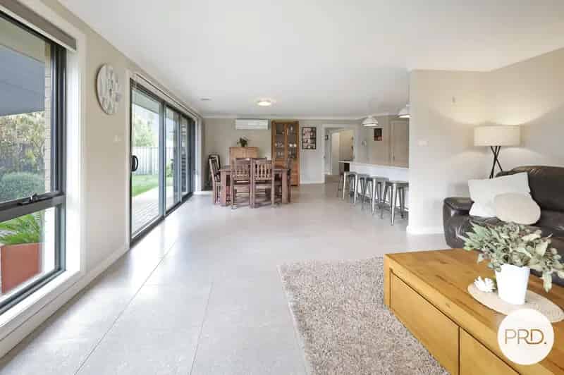 Stunning Executive Home in an  Enviable and Established Street