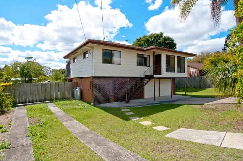Spacious Family Home on a Huge 993sqm Block - Endless Potential Awaits!