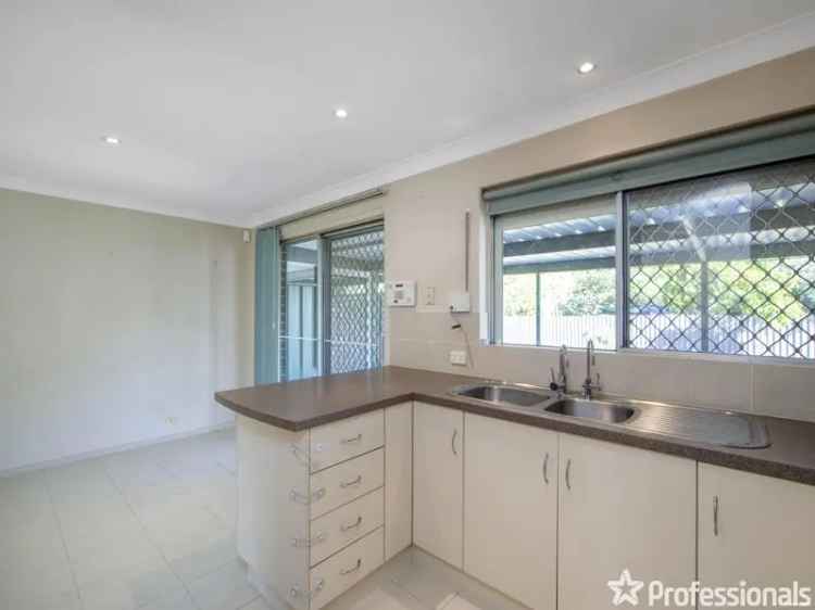 3 Bed 1 Bath Forrestfield Home - Spacious Living Patio Pets Considered