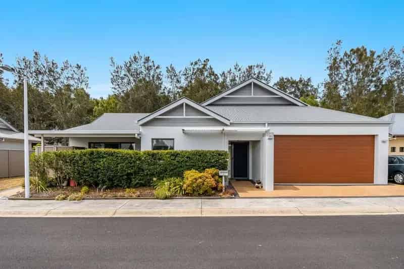 Palm Lake Resort over 55's resort style living Ballina