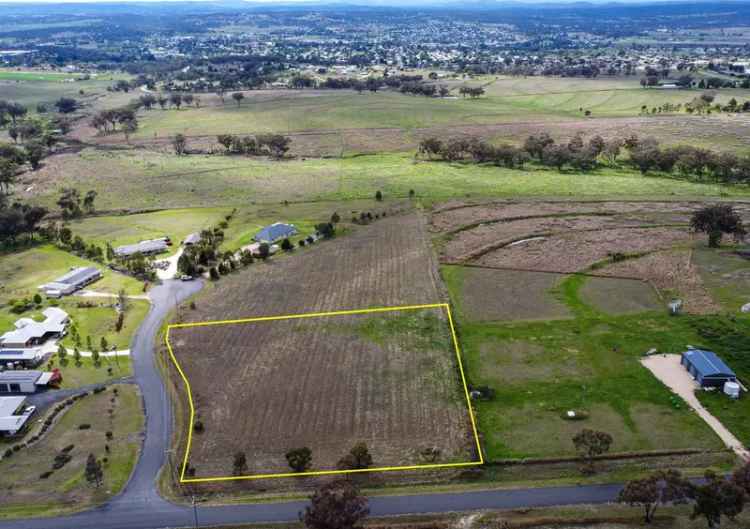 Buy land acreage in Inverell with town views and utilities available