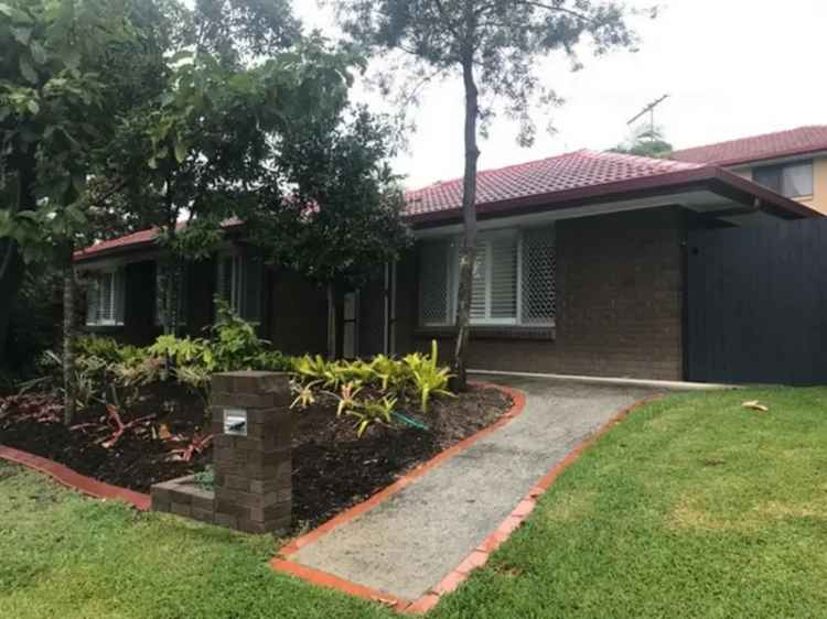 Rent Renovated House in Chermside 4 Bedrooms and Modern Kitchen