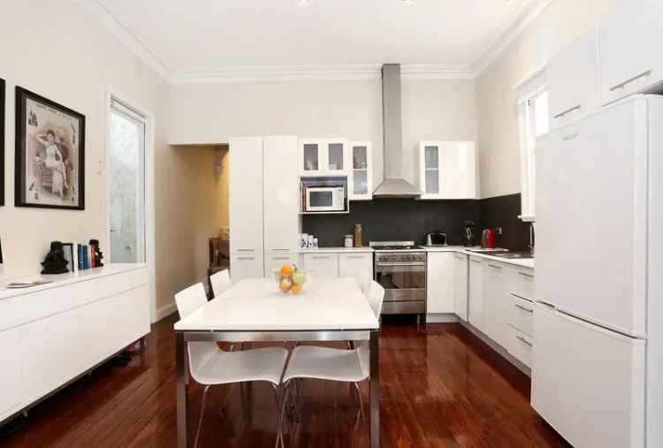 Renovated Victorian House Near Racecourse Road